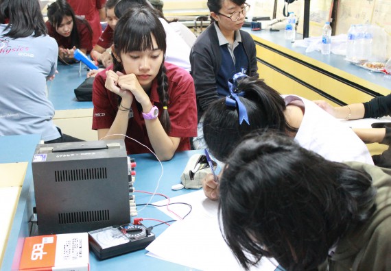 ภาพกิจกรรม คณะวิทยาศาสตร์และเทคโนโลยี จัดกิจกรรมค่ายวิทยาศาสตร์โรงเรียนตากพิทยาคม ระดับมัธยมศึกษาปีที่ 5