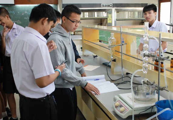 ภาพกิจกรรม คณะวิทยาศาสตร์และเทคโนโลยี จัดกิจกรรมค่ายวิทยาศาสตร์โรงเรียนตากพิทยาคม ระดับมัธยมศึกษาปีที่ 5