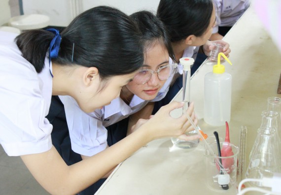 ภาพกิจกรรม คณะวิทยาศาสตร์และเทคโนโลยี จัดกิจกรรมค่ายวิทยาศาสตร์โรงเรียนตากพิทยาคม ระดับมัธยมศึกษาปีที่ 5