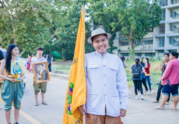 ภาพกิจกรรม นักศึกษาคณะวิทยาศาสตร์และเทคโนโลยี เข้าร่วมกิจกรรมงานราชภัฏลอยกระทง การประกวดกระทงใบตองดอกไม้สด