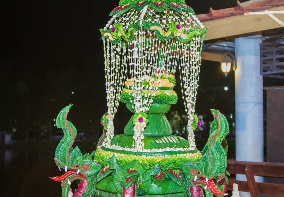 ภาพกิจกรรม นักศึกษาคณะวิทยาศาสตร์และเทคโนโลยี เข้าร่วมกิจกรรมงานราชภัฏลอยกระทง การประกวดกระทงใบตองดอกไม้สด