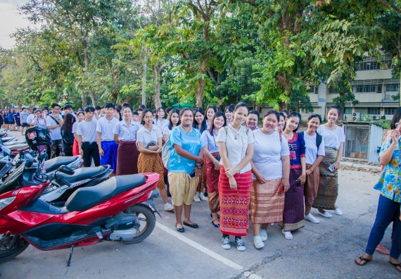 ภาพกิจกรรม นักศึกษาคณะวิทยาศาสตร์และเทคโนโลยี เข้าร่วมกิจกรรมงานราชภัฏลอยกระทง การประกวดกระทงใบตองดอกไม้สด