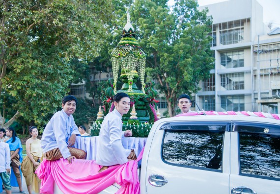 ภาพกิจกรรม นักศึกษาคณะวิทยาศาสตร์และเทคโนโลยี เข้าร่วมกิจกรรมงานราชภัฏลอยกระทง การประกวดกระทงใบตองดอกไม้สด