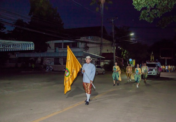 ภาพกิจกรรม นักศึกษาคณะวิทยาศาสตร์และเทคโนโลยี เข้าร่วมกิจกรรมงานราชภัฏลอยกระทง การประกวดกระทงใบตองดอกไม้สด