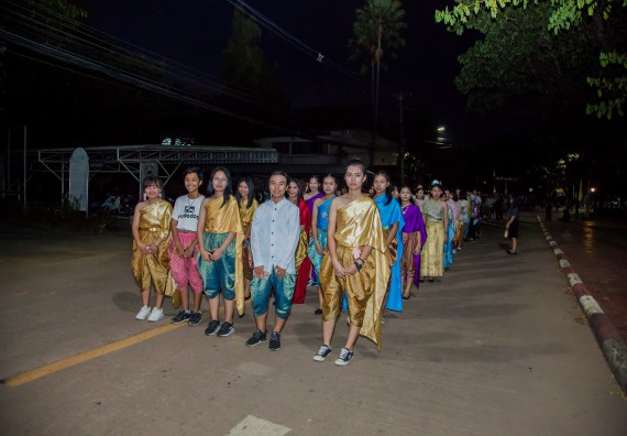 ภาพกิจกรรม นักศึกษาคณะวิทยาศาสตร์และเทคโนโลยี เข้าร่วมกิจกรรมงานราชภัฏลอยกระทง การประกวดกระทงใบตองดอกไม้สด