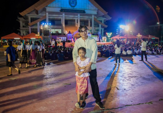 ภาพกิจกรรม นักศึกษาคณะวิทยาศาสตร์และเทคโนโลยี เข้าร่วมกิจกรรมงานราชภัฏลอยกระทง การประกวดกระทงใบตองดอกไม้สด