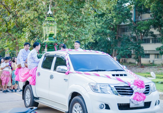 ภาพกิจกรรม นักศึกษาคณะวิทยาศาสตร์และเทคโนโลยี เข้าร่วมกิจกรรมงานราชภัฏลอยกระทง การประกวดกระทงใบตองดอกไม้สด