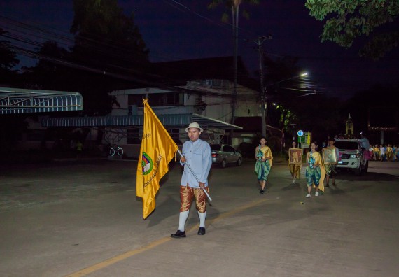 ภาพกิจกรรม นักศึกษาคณะวิทยาศาสตร์และเทคโนโลยี เข้าร่วมกิจกรรมงานราชภัฏลอยกระทง การประกวดกระทงใบตองดอกไม้สด