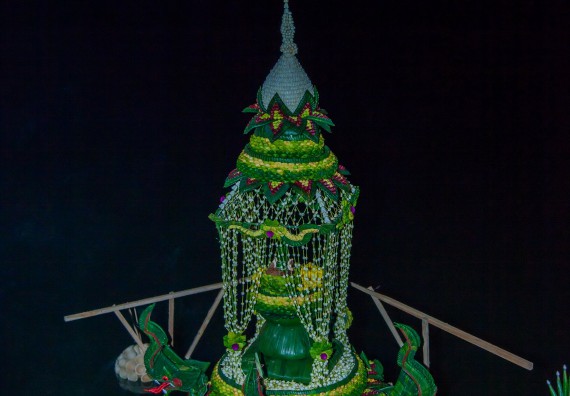 ภาพกิจกรรม นักศึกษาคณะวิทยาศาสตร์และเทคโนโลยี เข้าร่วมกิจกรรมงานราชภัฏลอยกระทง การประกวดกระทงใบตองดอกไม้สด