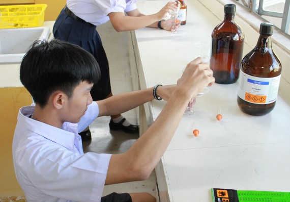 ภาพกิจกรรม คณะวิทยาศาสตร์และเทคโนโลยี จัดกิจกรรมค่ายวิทยาศาสตร์โรงเรียนตากพิทยาคม ระดับมัธยมศึกษาปีที่ 5