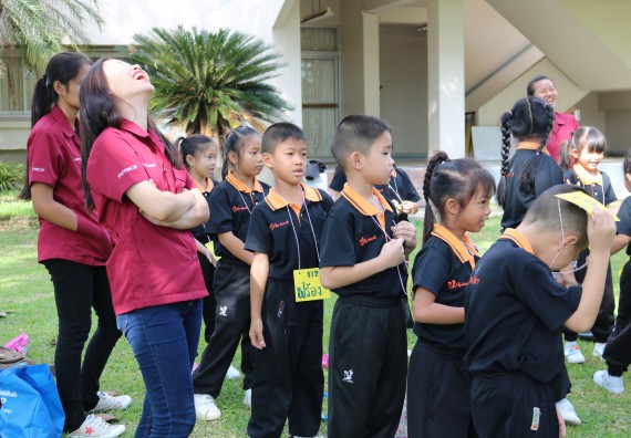 ภาพกิจกรรม คณะวิทยาศาสตร์และเทคโนโลยี จัดกิจกรรมค่ายวิทยาศาสตร์โรงเรียนสาธิตฯ ระดับชั้นประถมศึกษาปีที่ 1-6