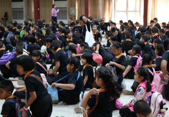 ภาพกิจกรรม คณะวิทยาศาสตร์และเทคโนโลยี จัดกิจกรรมค่ายวิทยาศาสตร์โรงเรียนสาธิตฯ ระดับชั้นประถมศึกษาปีที่ 1-6