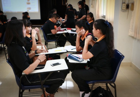 ภาพกิจกรรม คณะวิทยาศาสตร์และเทคโนโลยี จัดกิจกรรมค่ายวิทยาศาสตร์โรงเรียนสาธิตฯ ระดับชั้นประถมศึกษาปีที่ 1-6