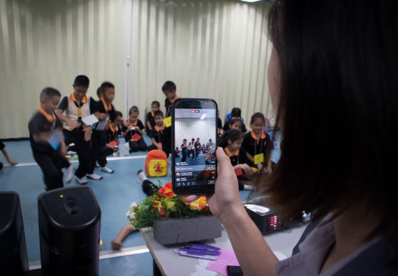 ภาพกิจกรรม คณะวิทยาศาสตร์และเทคโนโลยี จัดกิจกรรมค่ายวิทยาศาสตร์โรงเรียนสาธิตฯ ระดับชั้นประถมศึกษาปีที่ 1-6