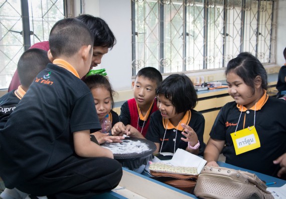 ภาพกิจกรรม คณะวิทยาศาสตร์และเทคโนโลยี จัดกิจกรรมค่ายวิทยาศาสตร์โรงเรียนสาธิตฯ ระดับชั้นประถมศึกษาปีที่ 1-6