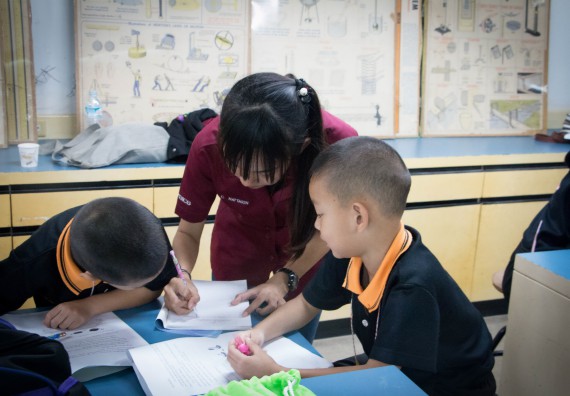 ภาพกิจกรรม คณะวิทยาศาสตร์และเทคโนโลยี จัดกิจกรรมค่ายวิทยาศาสตร์โรงเรียนสาธิตฯ ระดับชั้นประถมศึกษาปีที่ 1-6