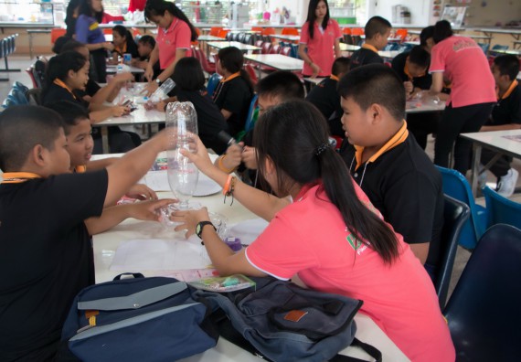 ภาพกิจกรรม คณะวิทยาศาสตร์และเทคโนโลยี จัดกิจกรรมค่ายวิทยาศาสตร์โรงเรียนสาธิตฯ ระดับชั้นประถมศึกษาปีที่ 1-6