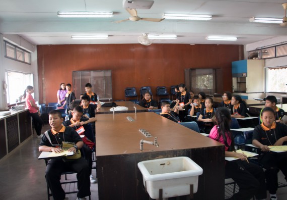 ภาพกิจกรรม คณะวิทยาศาสตร์และเทคโนโลยี จัดกิจกรรมค่ายวิทยาศาสตร์โรงเรียนสาธิตฯ ระดับชั้นประถมศึกษาปีที่ 1-6