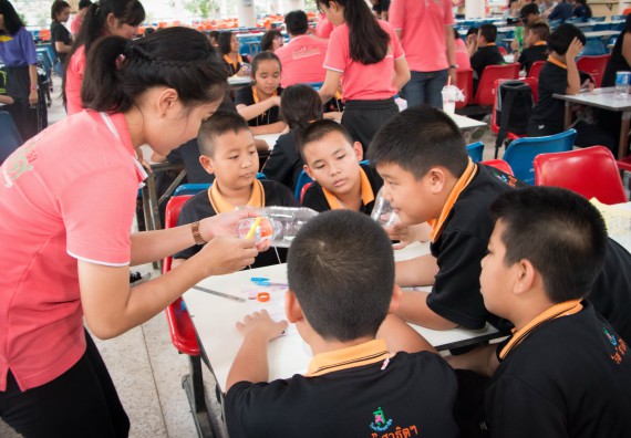 ภาพกิจกรรม คณะวิทยาศาสตร์และเทคโนโลยี จัดกิจกรรมค่ายวิทยาศาสตร์โรงเรียนสาธิตฯ ระดับชั้นประถมศึกษาปีที่ 1-6