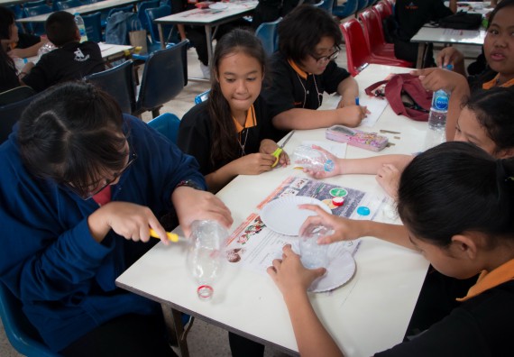 ภาพกิจกรรม คณะวิทยาศาสตร์และเทคโนโลยี จัดกิจกรรมค่ายวิทยาศาสตร์โรงเรียนสาธิตฯ ระดับชั้นประถมศึกษาปีที่ 1-6