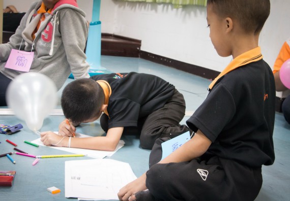 ภาพกิจกรรม คณะวิทยาศาสตร์และเทคโนโลยี จัดกิจกรรมค่ายวิทยาศาสตร์โรงเรียนสาธิตฯ ระดับชั้นประถมศึกษาปีที่ 1-6