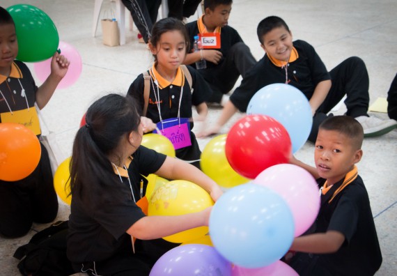 ภาพกิจกรรม คณะวิทยาศาสตร์และเทคโนโลยี จัดกิจกรรมค่ายวิทยาศาสตร์โรงเรียนสาธิตฯ ระดับชั้นประถมศึกษาปีที่ 1-6