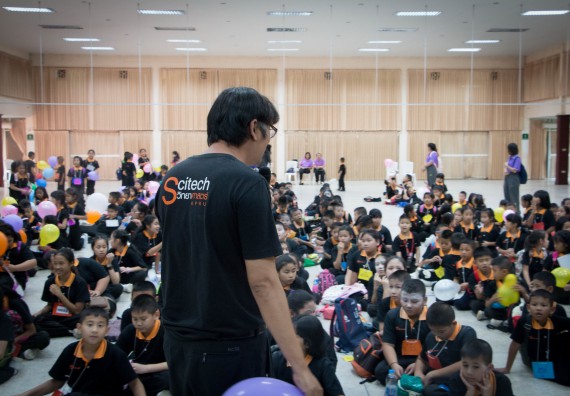 ภาพกิจกรรม คณะวิทยาศาสตร์และเทคโนโลยี จัดกิจกรรมค่ายวิทยาศาสตร์โรงเรียนสาธิตฯ ระดับชั้นประถมศึกษาปีที่ 1-6