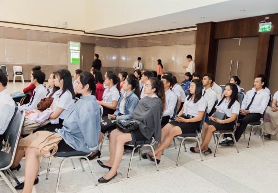 ภาพกิจกรรม นักศึกษาคณะวิทยาศาสตร์และเทคโนโลยี เข้าร่วมพิธีมอบทุนการศึกษา จากมูลนิธิเพื่อเกื้อกูลการศึกษาในประเทศไทย (The SET Foundation)