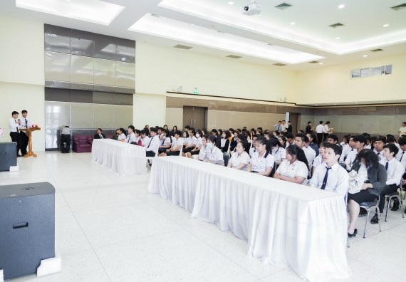 ภาพกิจกรรม นักศึกษาคณะวิทยาศาสตร์และเทคโนโลยี เข้าร่วมพิธีมอบทุนการศึกษา จากมูลนิธิเพื่อเกื้อกูลการศึกษาในประเทศไทย (The SET Foundation)