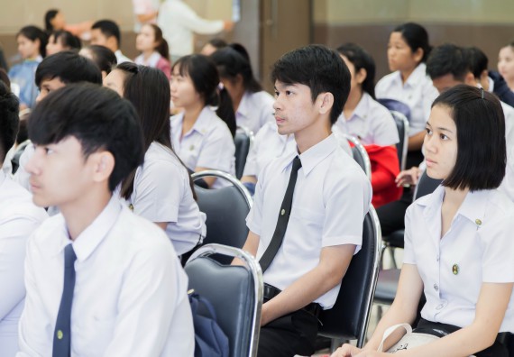 ภาพกิจกรรม นักศึกษาคณะวิทยาศาสตร์และเทคโนโลยี เข้าร่วมพิธีมอบทุนการศึกษา จากมูลนิธิเพื่อเกื้อกูลการศึกษาในประเทศไทย (The SET Foundation)