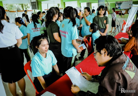 ภาพกิจกรรม คณะวิทยาศาสตร์และเทคโนโลยี แนะแนวการศึกษาต่อตามโครงการ KPRU ROAD SHOW 