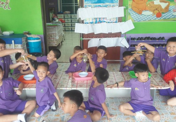 ภาพกิจกรรม คณะวิทยาศาสตร์และเทคโนโลยี จัดกิจกรรมพัฒนาทักษะทางด้านวิทยาศาสตร์สำหรับนักเรียนชั้นอนุบาล