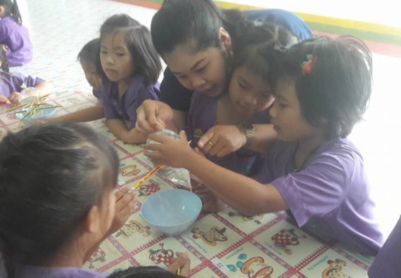 ภาพกิจกรรม คณะวิทยาศาสตร์และเทคโนโลยี จัดกิจกรรมพัฒนาทักษะทางด้านวิทยาศาสตร์สำหรับนักเรียนชั้นอนุบาล