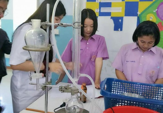 ภาพกิจกรรม โปรแกรมวิชาเคมี จัดการอบรมเชิงปฏิบัติการเสริมทักษะพื้นฐานทางเคมี