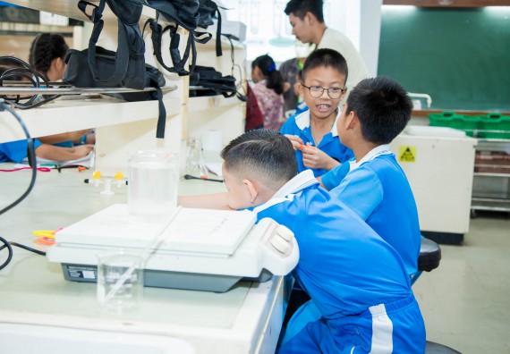 ภาพกิจกรรม คณะวิทยาศาสตร์และเทคโนโลยี จัดกิจกรรมค่ายวิทยาศาสตร์โรงเรียนอนุบาลกำแพงเพชร