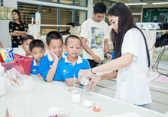 ภาพกิจกรรม คณะวิทยาศาสตร์และเทคโนโลยี จัดกิจกรรมค่ายวิทยาศาสตร์โรงเรียนอนุบาลกำแพงเพชร