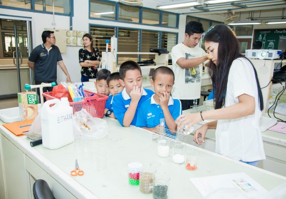ภาพกิจกรรม คณะวิทยาศาสตร์และเทคโนโลยี จัดกิจกรรมค่ายวิทยาศาสตร์โรงเรียนอนุบาลกำแพงเพชร