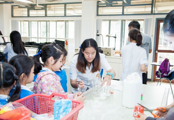 ภาพกิจกรรม คณะวิทยาศาสตร์และเทคโนโลยี จัดกิจกรรมค่ายวิทยาศาสตร์โรงเรียนอนุบาลกำแพงเพชร