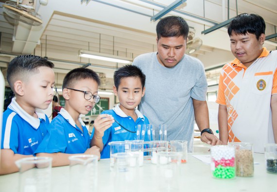 ภาพกิจกรรม คณะวิทยาศาสตร์และเทคโนโลยี จัดกิจกรรมค่ายวิทยาศาสตร์โรงเรียนอนุบาลกำแพงเพชร