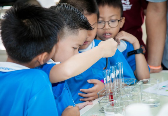 ภาพกิจกรรม คณะวิทยาศาสตร์และเทคโนโลยี จัดกิจกรรมค่ายวิทยาศาสตร์โรงเรียนอนุบาลกำแพงเพชร