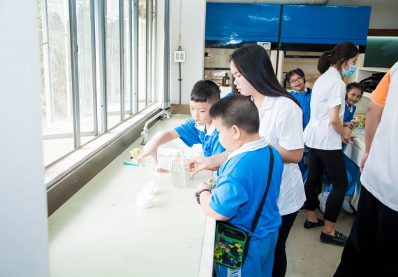 ภาพกิจกรรม คณะวิทยาศาสตร์และเทคโนโลยี จัดกิจกรรมค่ายวิทยาศาสตร์โรงเรียนอนุบาลกำแพงเพชร