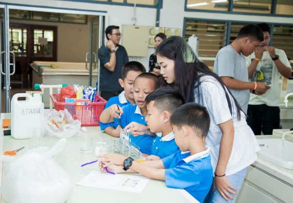 ภาพกิจกรรม คณะวิทยาศาสตร์และเทคโนโลยี จัดกิจกรรมค่ายวิทยาศาสตร์โรงเรียนอนุบาลกำแพงเพชร