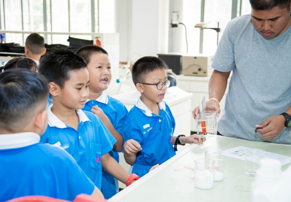 ภาพกิจกรรม คณะวิทยาศาสตร์และเทคโนโลยี จัดกิจกรรมค่ายวิทยาศาสตร์โรงเรียนอนุบาลกำแพงเพชร