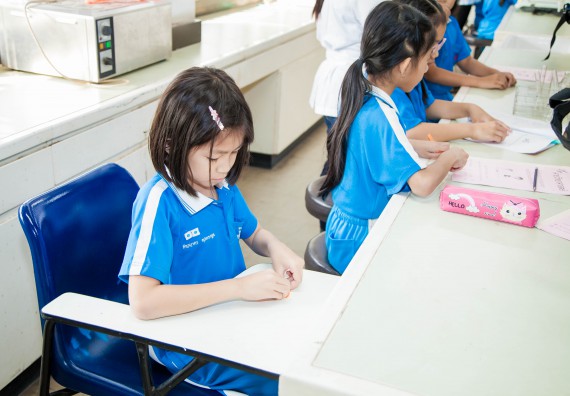 ภาพกิจกรรม คณะวิทยาศาสตร์และเทคโนโลยี จัดกิจกรรมค่ายวิทยาศาสตร์โรงเรียนอนุบาลกำแพงเพชร