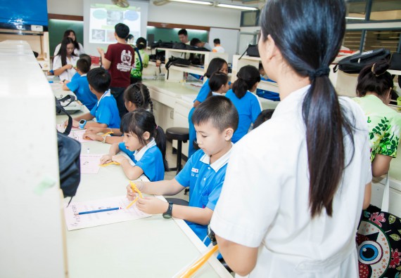 ภาพกิจกรรม คณะวิทยาศาสตร์และเทคโนโลยี จัดกิจกรรมค่ายวิทยาศาสตร์โรงเรียนอนุบาลกำแพงเพชร