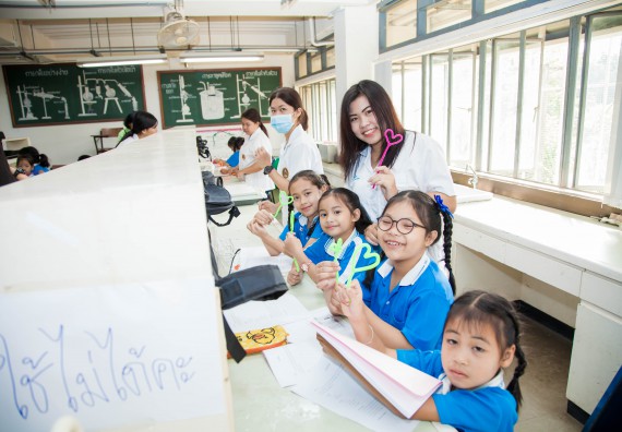 ภาพกิจกรรม คณะวิทยาศาสตร์และเทคโนโลยี จัดกิจกรรมค่ายวิทยาศาสตร์โรงเรียนอนุบาลกำแพงเพชร