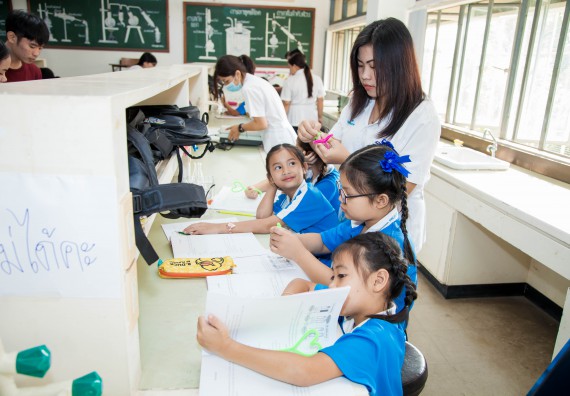 ภาพกิจกรรม คณะวิทยาศาสตร์และเทคโนโลยี จัดกิจกรรมค่ายวิทยาศาสตร์โรงเรียนอนุบาลกำแพงเพชร