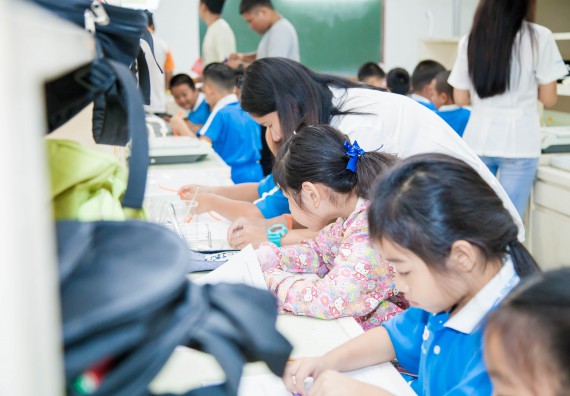 ภาพกิจกรรม คณะวิทยาศาสตร์และเทคโนโลยี จัดกิจกรรมค่ายวิทยาศาสตร์โรงเรียนอนุบาลกำแพงเพชร