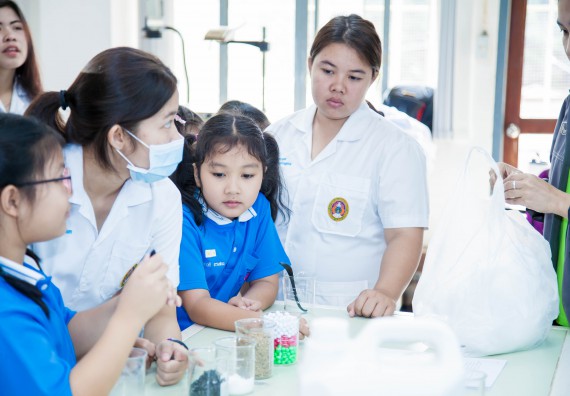 ภาพกิจกรรม คณะวิทยาศาสตร์และเทคโนโลยี จัดกิจกรรมค่ายวิทยาศาสตร์โรงเรียนอนุบาลกำแพงเพชร