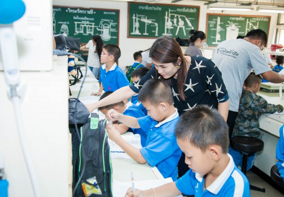 ภาพกิจกรรม คณะวิทยาศาสตร์และเทคโนโลยี จัดกิจกรรมค่ายวิทยาศาสตร์โรงเรียนอนุบาลกำแพงเพชร